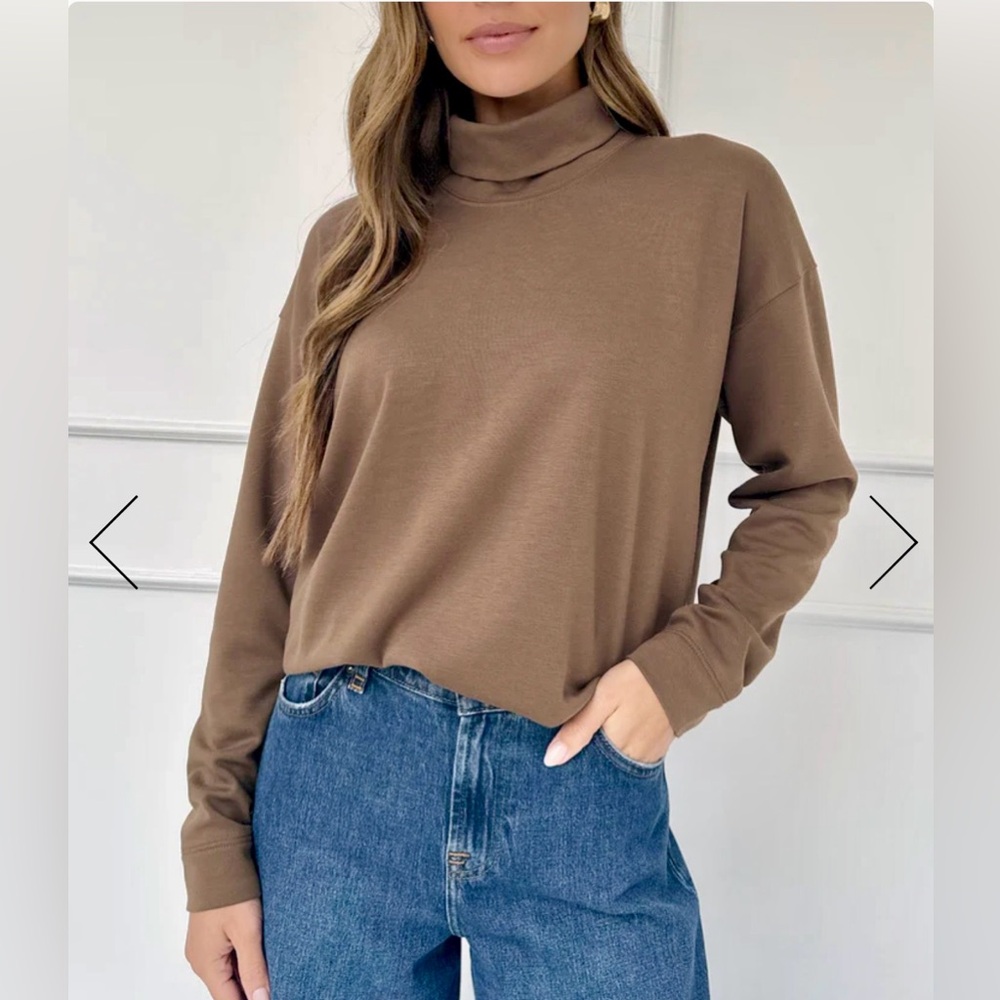 Splendid Cella Jane Mock Neck Top in Truffle. Size M. NWT